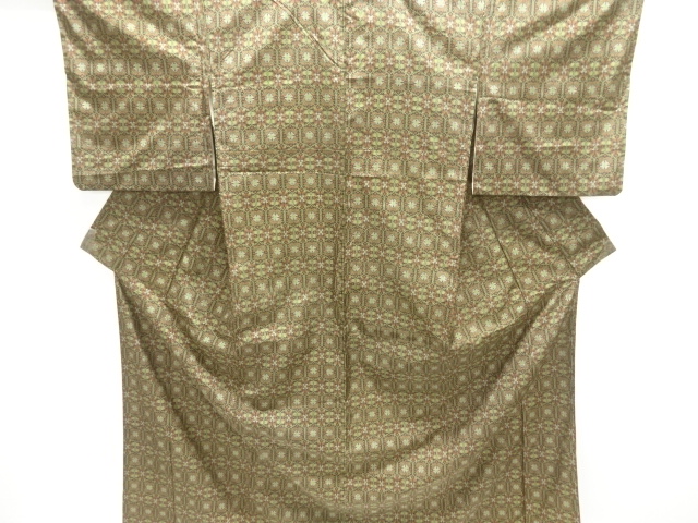 亀甲に花模様織り出し十日町紬着物